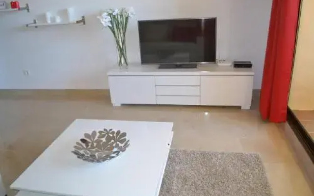 2114-Apt with nice terrace with pool view