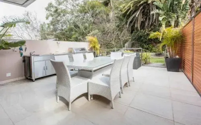 Family surf house 5 min walk to manly beach