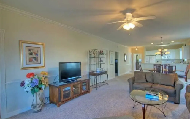 Magnolia Pointe 201 4887 3 Br condo by RedAwning