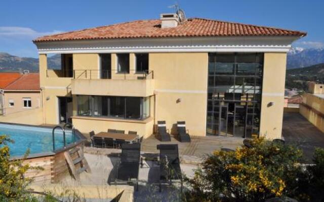 Appartement de 7 chambres avec vue sur la mer piscine privee et jardin clos a Calvi