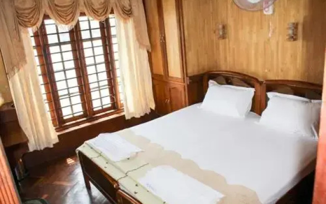 Pournami Houseboats