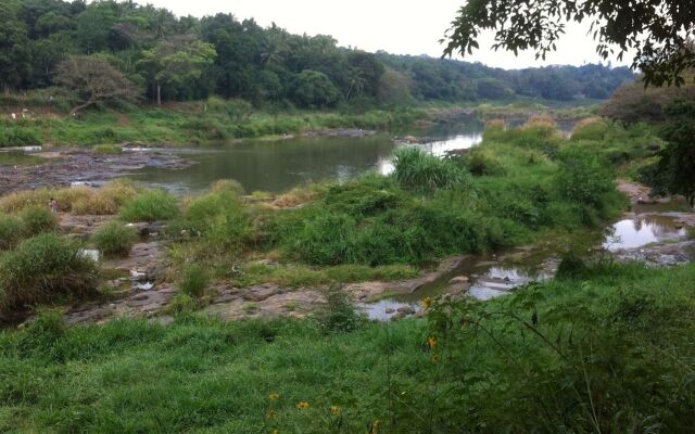 Water Front Hotel Kandy