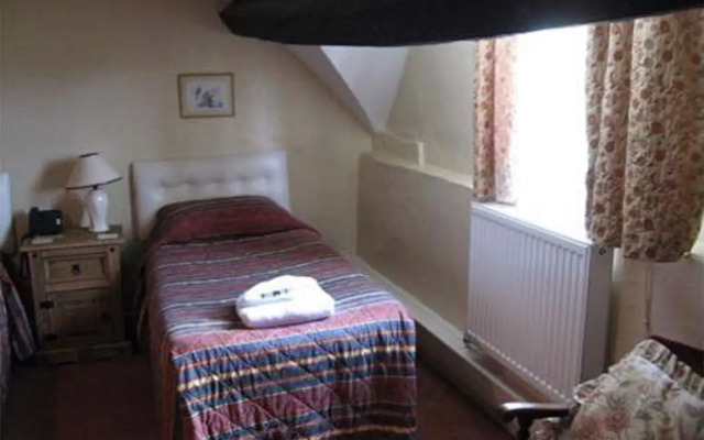 Red Lion & Cellar Room Hotel