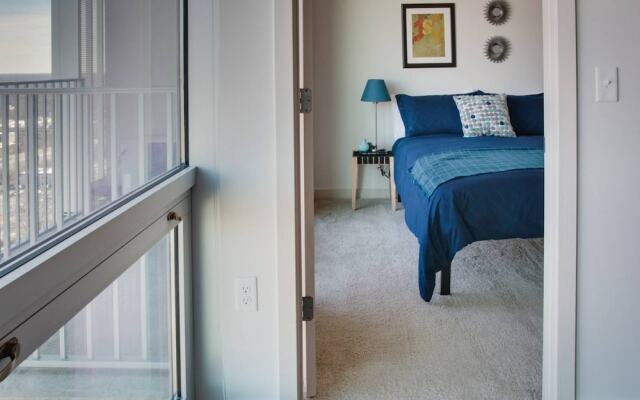 Luxurious 1BR Apt In Uptown High-Rise