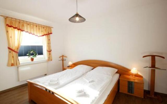 Haus Volksbank by Rujana