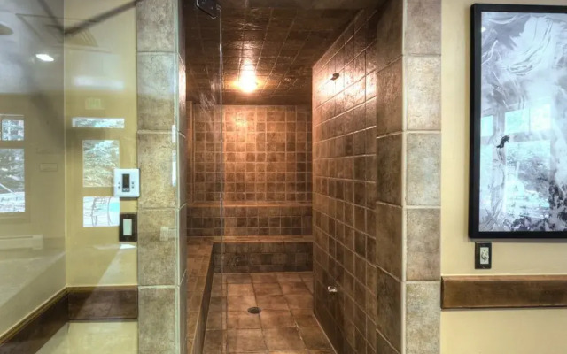 Lone Eagle #3024 - 2 Br Condo