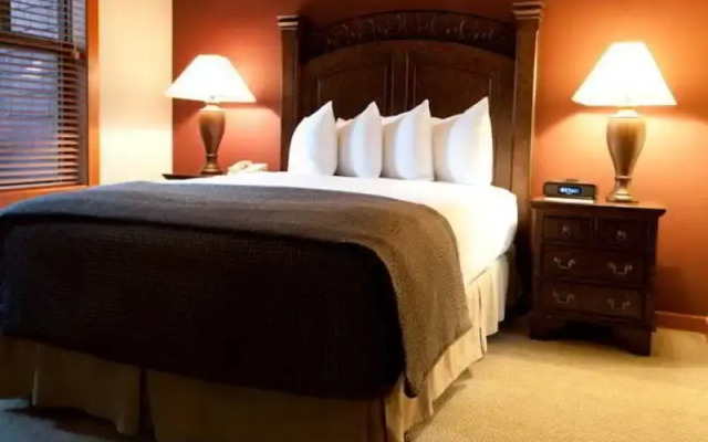 Mammoth Gateway Village