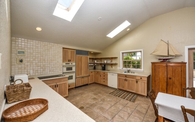 Beachview Delight by Beachside Management