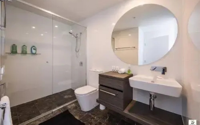Gold Coast Broadbeach Holiday 2bed2bath Walk to Beach+parking Qbr004