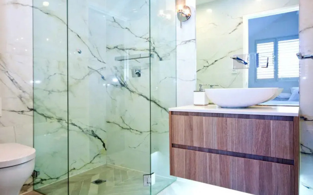 2 Bed Sydney Executive Apt Close To City