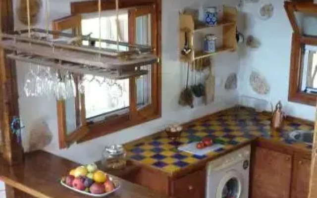 Andraclos House