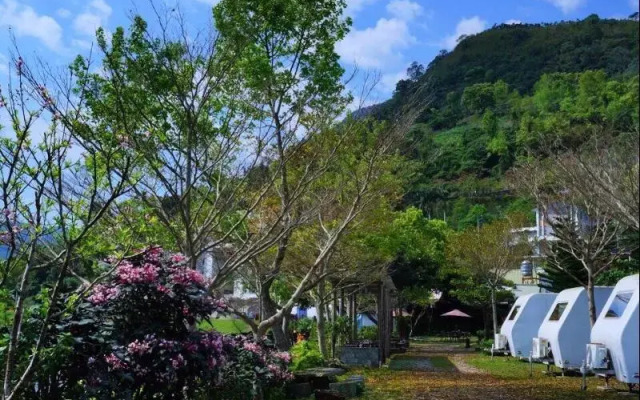 Lake-House Resort