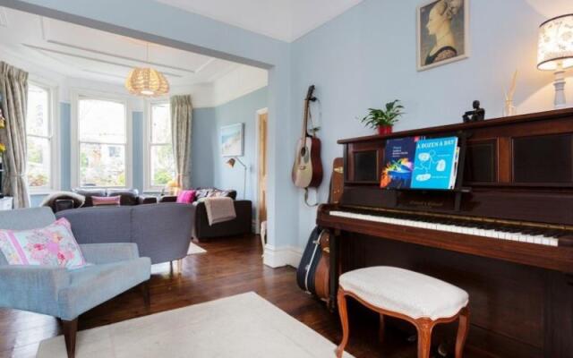 Veeve  5 Bed House On Linzee Road Crouch End