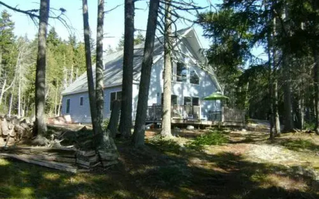 Oceanfront Hancock Cottage