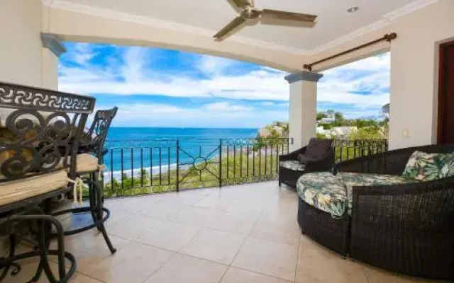 Luxury 2 bedroom condo with ocean view - Few steps from beach