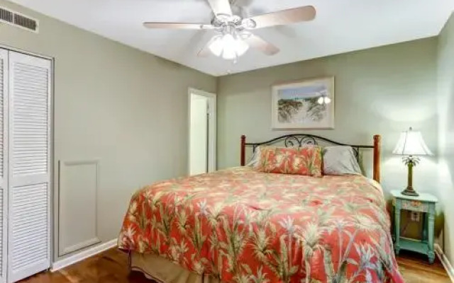 Amelia Landings Condo, Easy Access to the Pool and Short Walk to the Beach by RedAwning