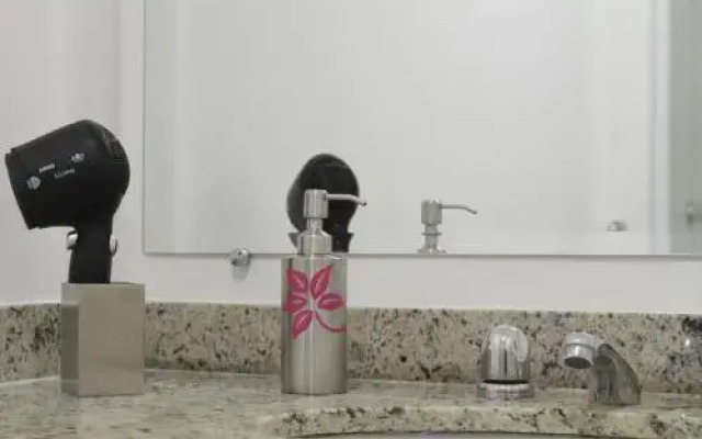TOP 2 Quartos COMPLETO com Area de LAZER - Estacionamento, Portaria 24h, Wi-Fi 35mbps, Netflix, Utensílios de Cozinha e Sossego