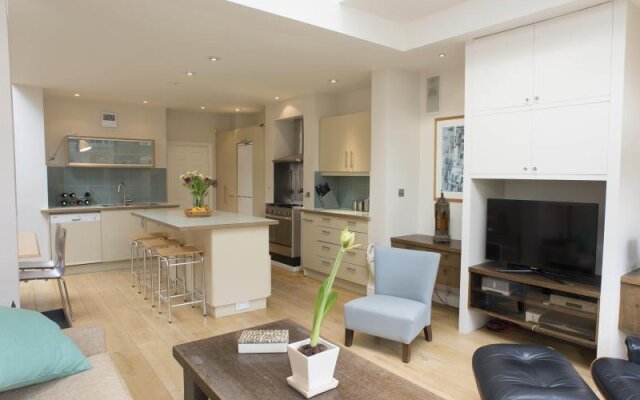 Veeve  Townhouse Chacarty Road West London