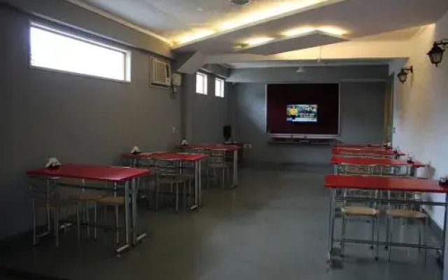 FabHotel Sai Village Sushant Lok