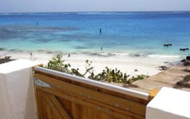 Aruba Beachfront home in "The Colony"