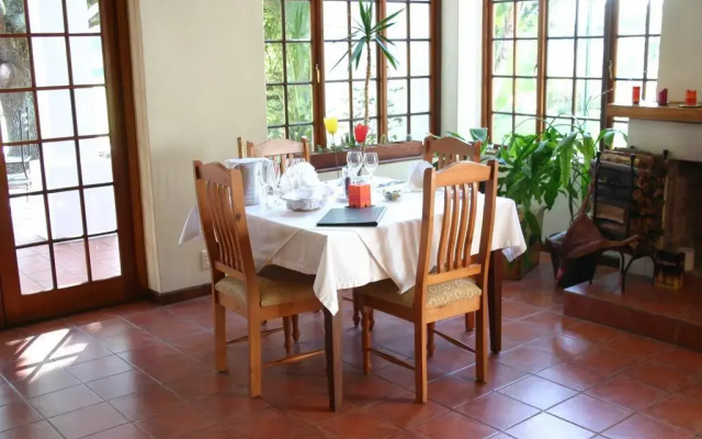 Klein-Paradijs Country House