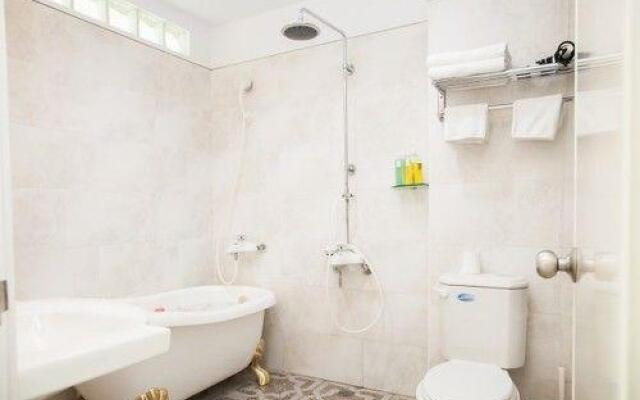 Green Light Nanping Hall 1