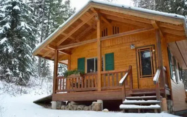 Hillside Lodge and Chalets
