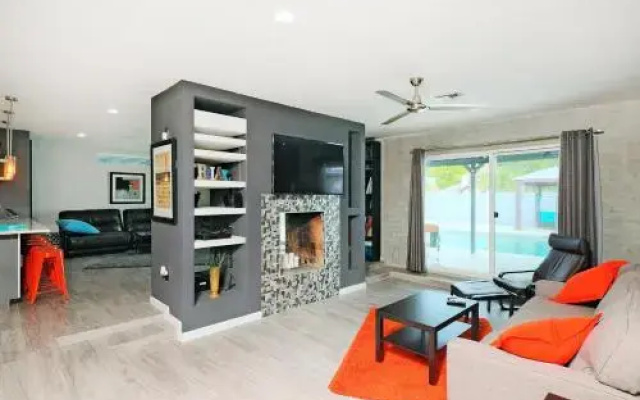 2702 E Cheryl Dr Home