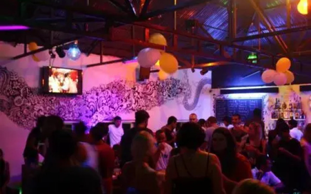 Top Banana Guesthouse & Rooftop Bar