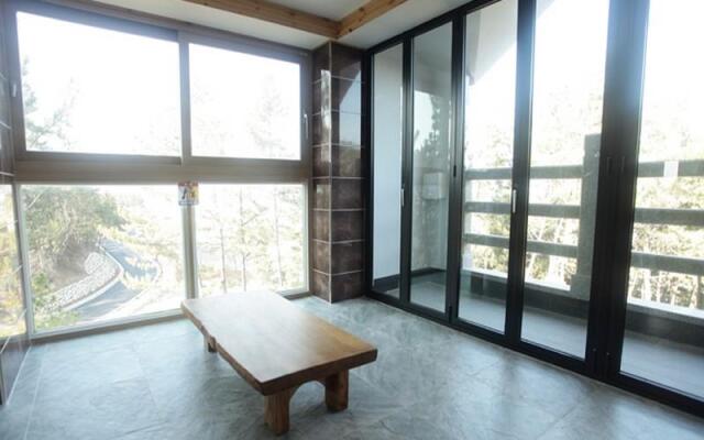 Mangsang Haeorum Family Hotel