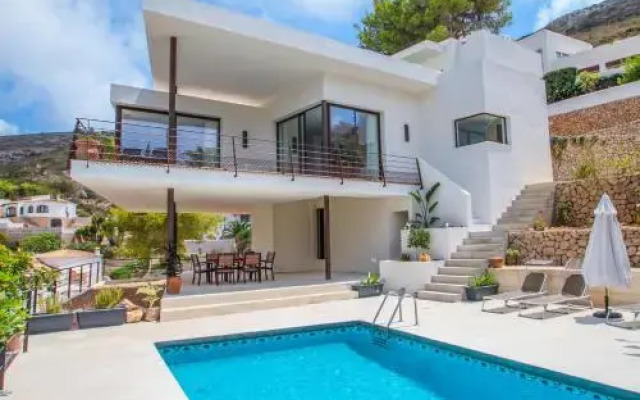Laja - panoramic hillside holiday house in Moraira