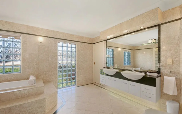 Lake View Luxury