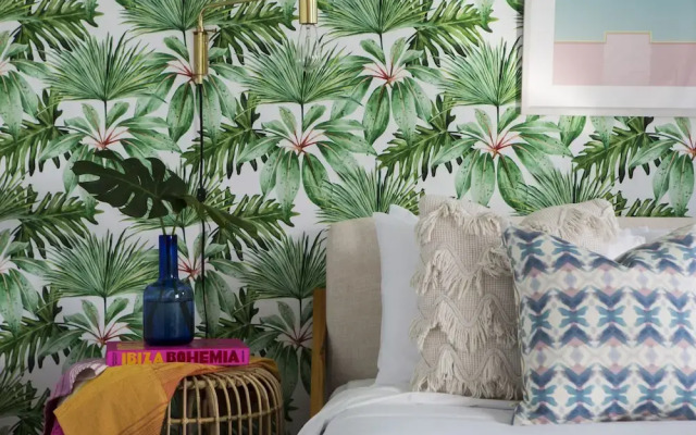 Playful Little Havana Suites by Sonder