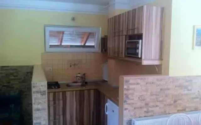 Granada Medencés Apartmanház