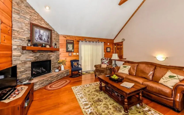 Candlelight - 2 Br home by RedAwning