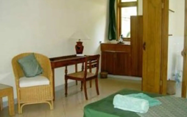 Udayana Kingfisher Eco Lodge