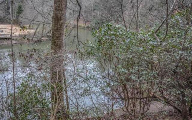 Riverbend Reserve' Cabin w/Pvt Yard+Fire Pit