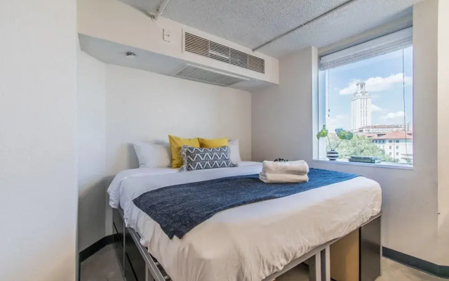University District Flat + Amenitized Building