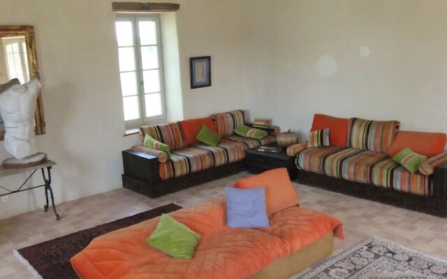 Chateau De Champdolent