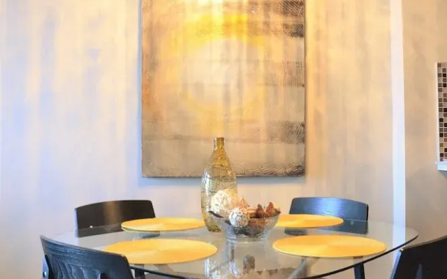 Executive Suites by Roseman - Allura