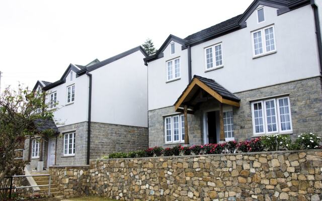 Lakeside Cottages