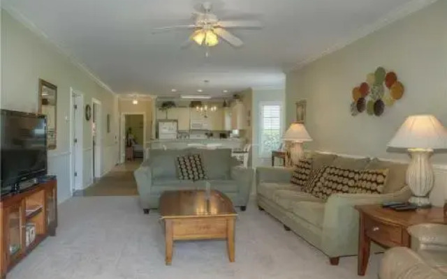 Magnolia Pointe 101-4811 Condo