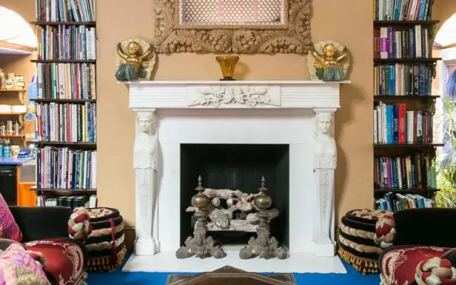 Veeve  2 Bed Maisonette Brook Green West Kensington