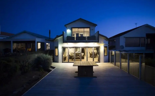 The Waterfront Escape