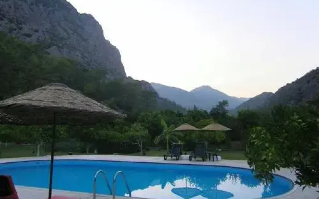 Portalimo Lodge