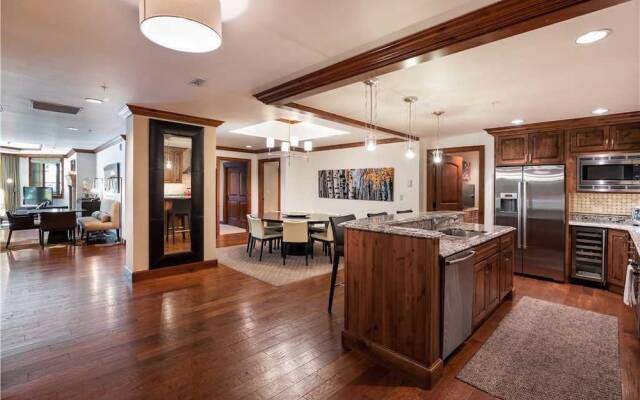 Ritz Carlton Vail #4 4 Br Condo