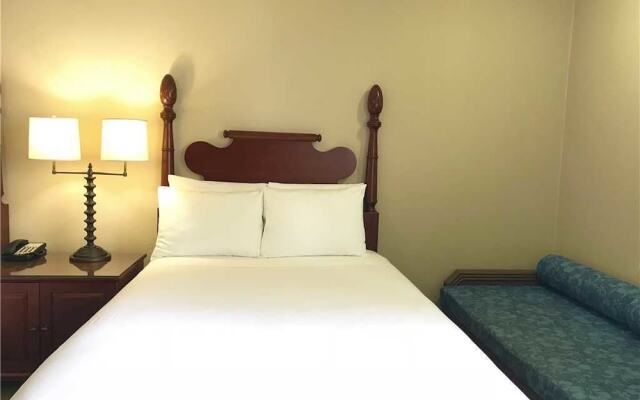 Ewa Hotel Waikiki #510 - Studio Condo