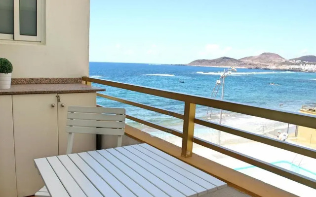 Flatguest Pool and beach