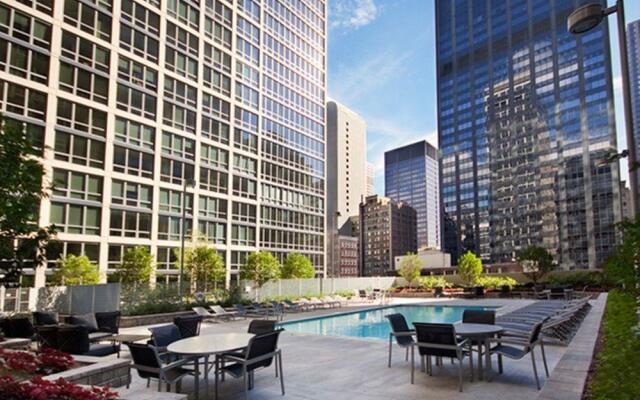 Global Luxury Suites at the Chicago Loop