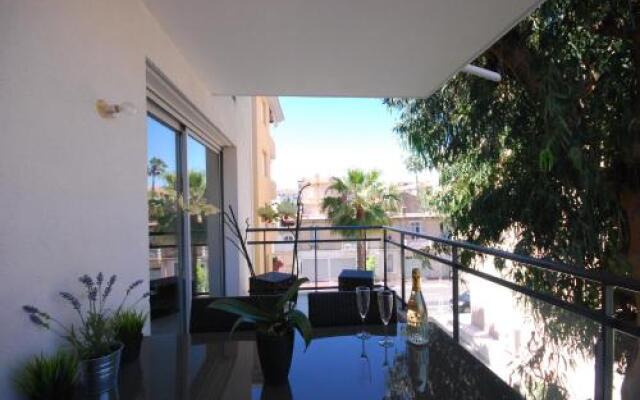 Appartement Deux Chambres avec Terrasse - Centre Cannes